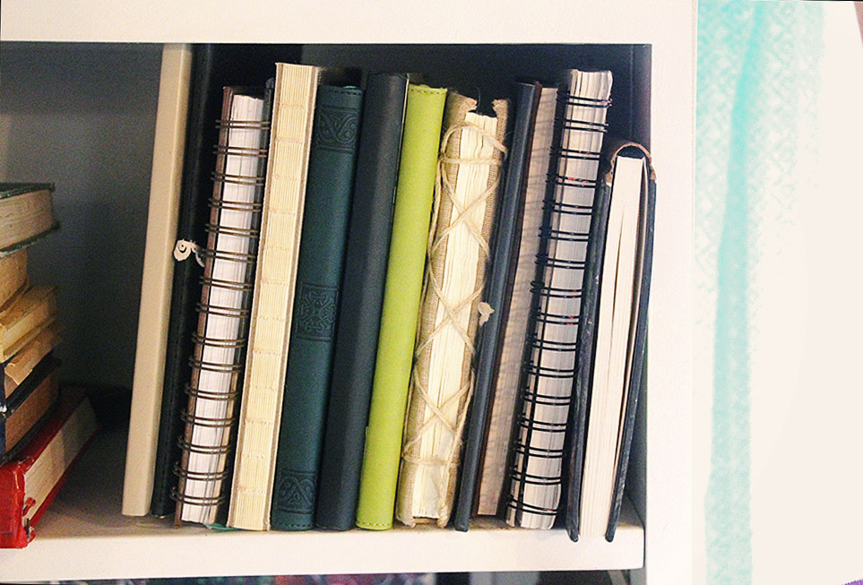 5 Ways To Organize Art Canvases, Paper, & Sketchbooks | www.dianadellos.com